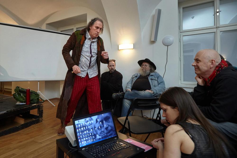 Obrázek: revolverr-11