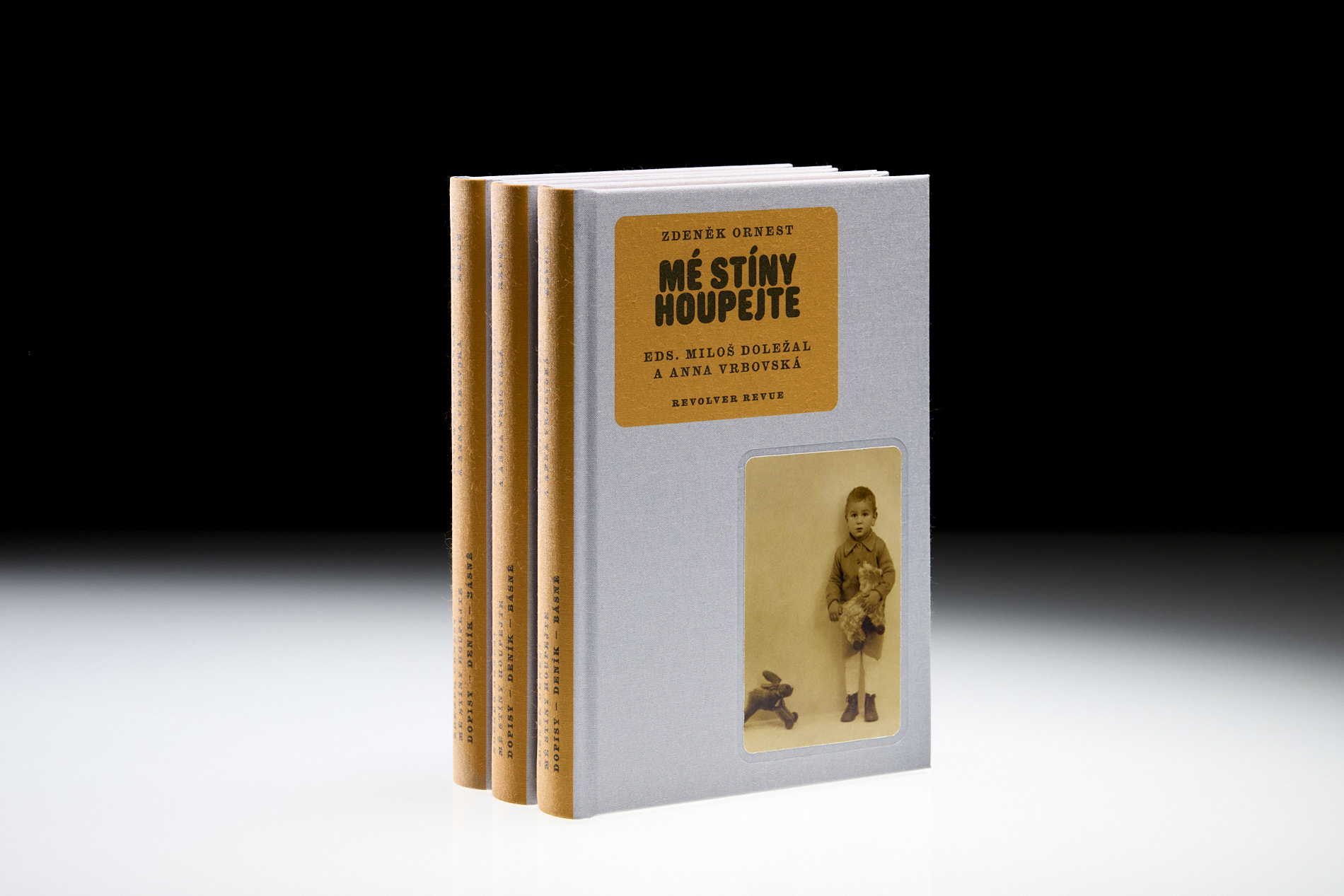 Obrázek: revolver-revue-me-stiny-houpejte26242